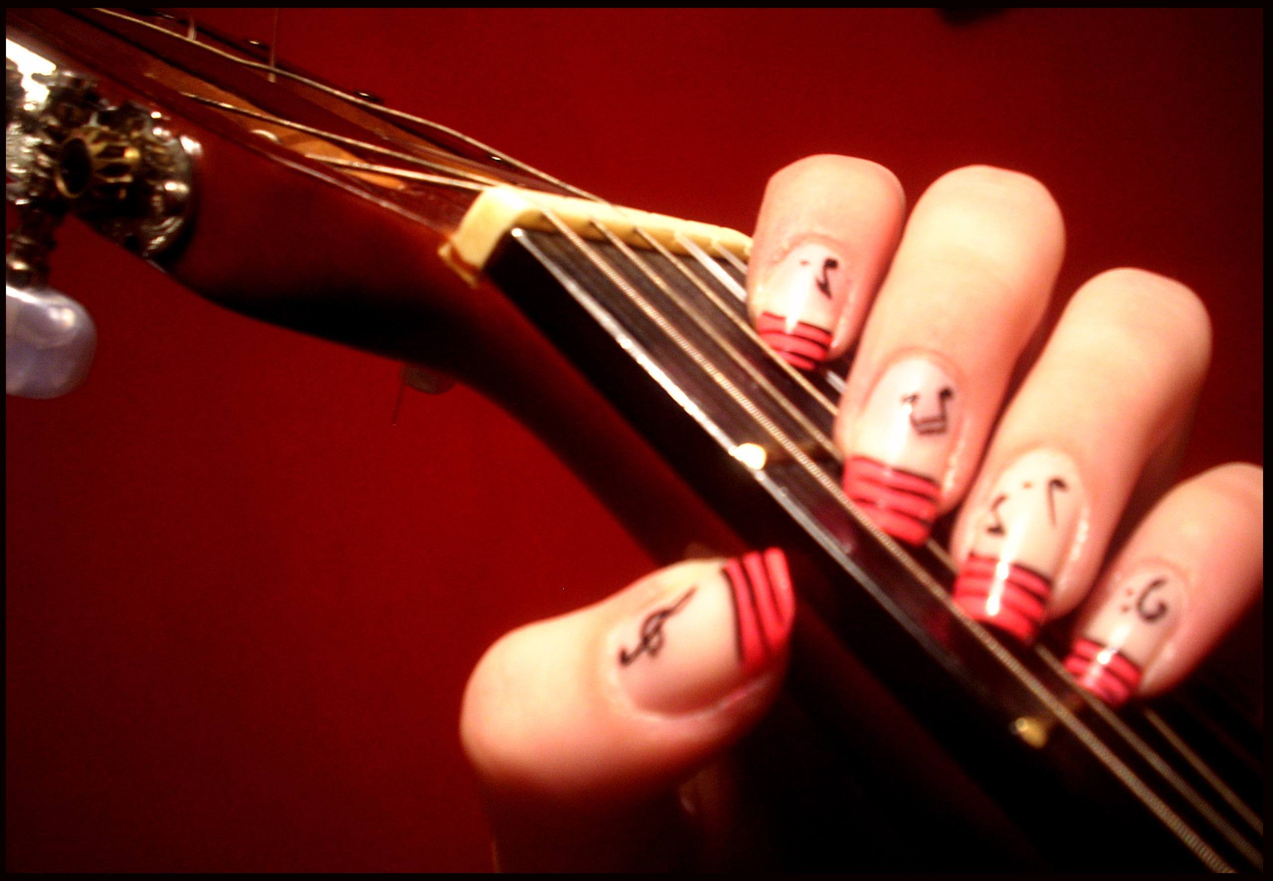 long-nails-playing-guitar