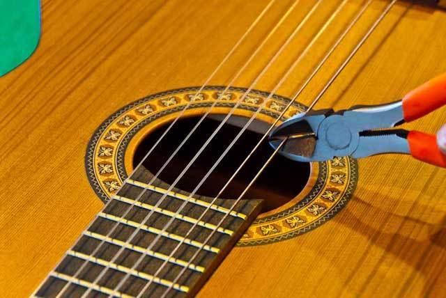 how to cut guitar strings