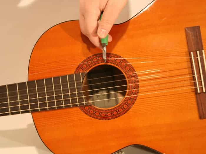 how to fix a loose guitar string